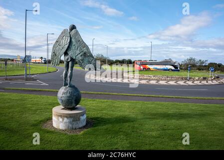 Sculpture de Monkton Icarus au parc aérospatial international de Prestwick à l'approche de l'aéroport de Prestwick Ayrshire, en Écosse Banque D'Images