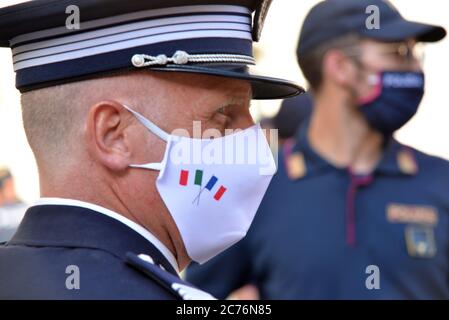 Roma, Italie. 14 juillet 2020. Rome, Piazza Farnese: 231e anniversaire de la prise de la Bastille à l'Ambassade de France. Crédit: SPP Sport presse photo. /Actualités en direct d'Alay Banque D'Images