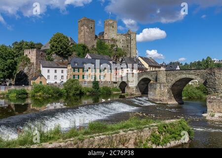 Château de Runkel au-dessus de la rivière Lahn à Runkel, ville du quartier Limbourg-Weilburg à Hesse, Allemagne, Europe Banque D'Images