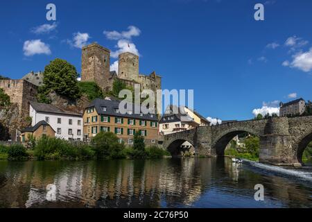 Château de Runkel au-dessus de la rivière Lahn à Runkel, ville du quartier Limbourg-Weilburg à Hesse, Allemagne, Europe Banque D'Images