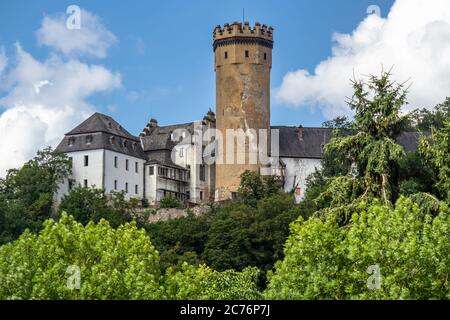 Château de Dehrn au-dessus de la rivière Lahn dans le village de Dehrn, partie de la ville de Runkel, quartier de Limburg-Weilburg à Hesse, Allemagne, Europe Banque D'Images