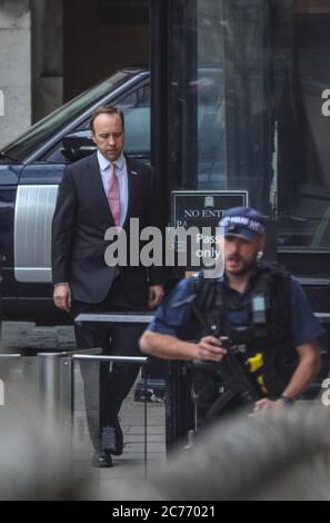 Westminster, Londres, Royaume-Uni. 14 juillet 2020. Matt Hancock, député, secrétaire à la Santé, semble sombre. Les ministres, les députés conservateurs et les politiciens de la première classe ouvrière se trouvent dans les motifs de la Chambre des communes, juste avant le débat sur le retrait inflammable des revêtements à la Chambre des communes. Crédit : Imagetraceur/Alamy Live News Banque D'Images