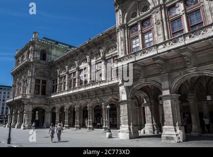 Vue latérale de l'Opéra national de Vienne en Autriche Banque D'Images