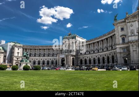 Palais impérial Hofburg et célèbre place Heldenplatz dans la ville intérieure de Vienne en Autriche Banque D'Images