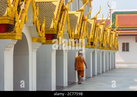 BANGKOK, THAÏLANDE, 12 JANVIER 2020: Randonnée pédestre dans le temple Loha Prasat, également appelé 'Château du Metal' Banque D'Images