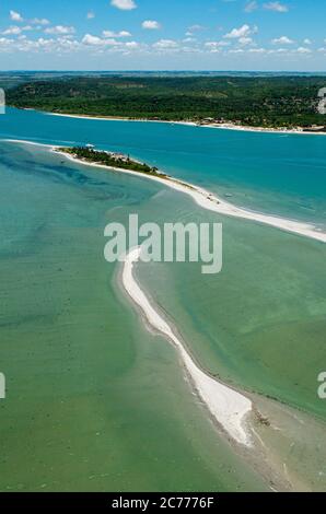 Petite île de Coroa do Avião située à Igarassu, près de Recife, Pernambuco, Brésil. Banque D'Images