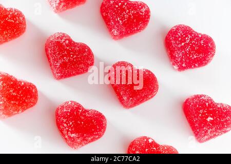 Motif marmelade sur fond blanc. Bonbons pour la Saint-Valentin. Placez votre texte. Banque D'Images