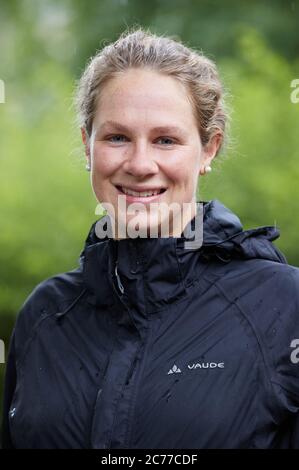 Hambourg, Allemagne. 14 juillet 2020. Caroline Sinsel, entraîneur national, se trouve sur le terrain du club de canoë d'Alster pendant une séance photo. (À dpa: 'Canoe polo: Nouvelle entraîneur nationale Caroline Sinsel affronte des problèmes") Credit: Georg Wendt/dpa/Alay Live News Banque D'Images