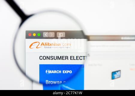 Los Angeles, Californie, Etats-Unis - 23 mars 2019 : éditorial illustratif de la page d'accueil du site d'Alibaba. Logo Alibaba visible sur l'écran. Banque D'Images