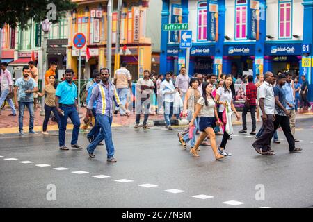 travailleurs migrants dans la petite rue de l'inde singapour, singapour, little india singapour, little india colorée, migrants indiens singapour, peintures murales Banque D'Images