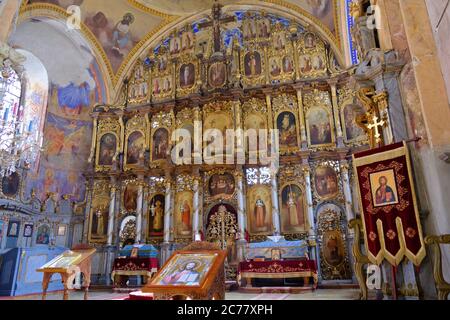 Fruska Gora / Serbie - 24 mars 2019 : iconostase dans le monastère de Vrdnik-Ravanica, monastère orthodoxe serbe sur la montagne de Fruska Gora Banque D'Images