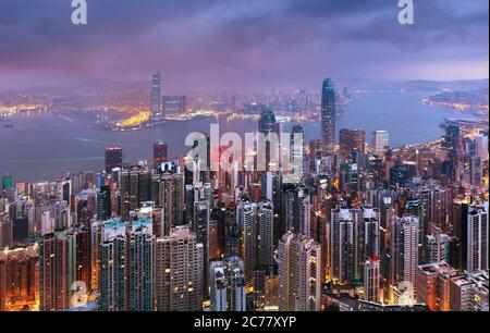 Hong Kong skyline at night de Victoria Peak Banque D'Images