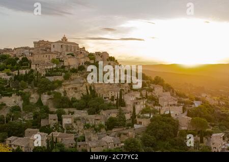 Goult en Provence, beau village perché sur la montagne Banque D'Images