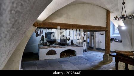 Pologne, Basse Silésie, dans le village de Lomnica la cuisine sous-sol du Palais Lomnica Grand Palais gothique propriété de la famille Von Kuster depuis 1835, origine du château de pierre date de 1391.le palais restauré abrite maintenant un hôtel confortable, un restaurant et un parc de 9 hectares et il a retrouvé toute sa beauté et sa splendeur Banque D'Images