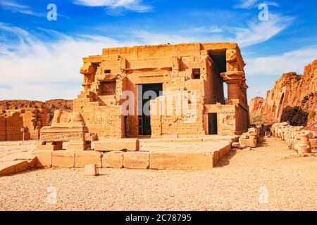 Les ruines du magnifique temple antique de Dendera ou du temple de Hathor. Égypte, Dendera, un ancien temple égyptien près de la ville de Keno. Banque D'Images