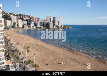 Benidorm Espagne Costa Blanca cours d'exercice sur la plage avec beaucoup de personnes s'exerçant Banque D'Images