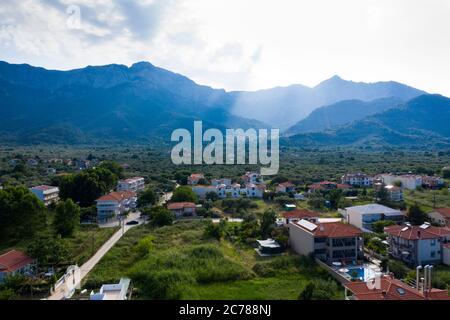 Paysage avec plage d'or et Skala Potamia sur Thassos, Mer Egée, Grèce Banque D'Images