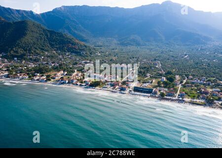 Paysage avec plage d'or et Skala Potamia sur Thassos, Mer Egée, Grèce Banque D'Images