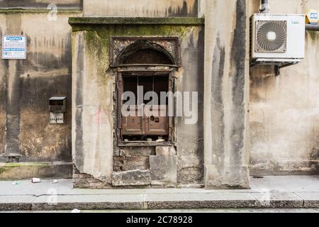 Il a été désarroi et décrépite un trou dans la machine à billets murale de Martin Lane, Londres, EC4, Angleterre, Royaume-Uni Banque D'Images