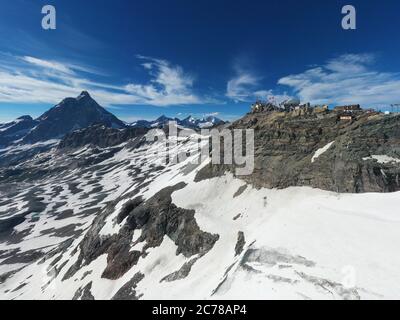 Matterhorn: Vue panoramique d'en haut avec ciel bleu clair pendant l'été ensoleillé jour Voyage et paysage sur Cervino. Banque D'Images