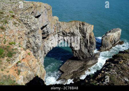 Pont vert du pays de Galles Pont Werdd Cymru calcaire naturel carbonifère arche Pembrokeshire Coast National Park Wales UK Banque D'Images