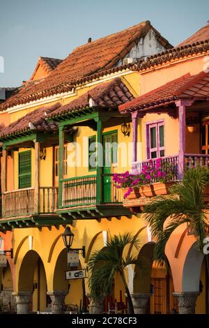 Bâtiments colorés, vieille ville, Carthagène, département de Bolívar, Colombie, Amérique du Sud Banque D'Images