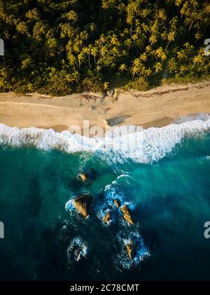 Vue aérienne de Playa los Angeles, département de Magdalena, Caraïbes, Colombie, Amérique du Sud Banque D'Images