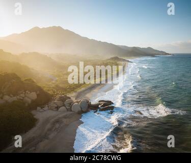 Vue aérienne du parc national de Tayrona, département de Magdalena, Caraïbes, Colombie, Amérique du Sud Banque D'Images