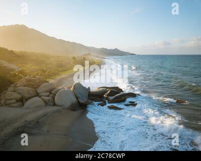 Vue aérienne du parc national de Tayrona, département de Magdalena, Caraïbes, Colombie, Amérique du Sud Banque D'Images