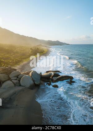 Vue aérienne du parc national de Tayrona, département de Magdalena, Caraïbes, Colombie, Amérique du Sud Banque D'Images