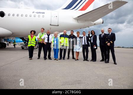 Ukraine, Kiev - 14 juillet 2020 : aéroport international de Boryspil. Personnel - capitaines, pilotes et agents de bord. Avion F-GRHR Airbus A319 Banque D'Images