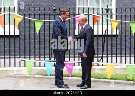 Le Premier ministre David Cameron rencontre le président russe Vladimir Poutine au numéro 10 Downing Street, les présidents russes se rendent au Royaume-Uni depuis 9 ans.2 août 2012 --- image de © Paul Cunningham Banque D'Images