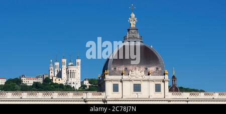 Vue sur la basilique notre-Dame de Fourvière et l'hôtel dieu, Lyon, France Banque D'Images