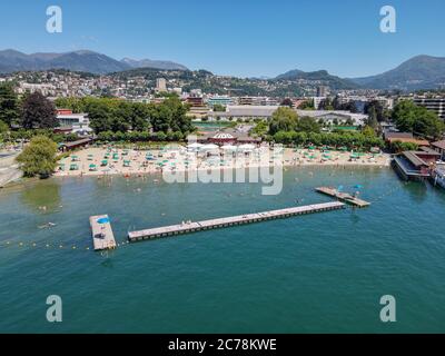 Vue sur la plage publique de Lugano, dans la partie italienne de la Suisse Banque D'Images