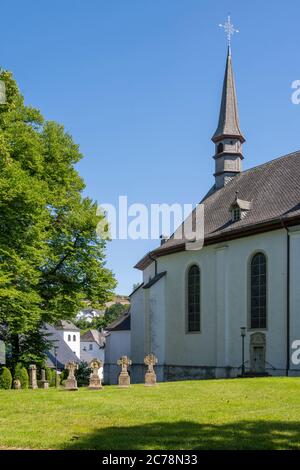 Deutschland, Nordrhein-Westfalen, Hochsauerlandkreis, Eslohe, Pfarrkirche St. Peter und Paul Banque D'Images