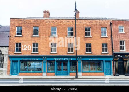 Dublin, Irlande - 31 décembre 2019 : façade du pub irlandais Pearse Lyons à Dublin, Irlande Banque D'Images