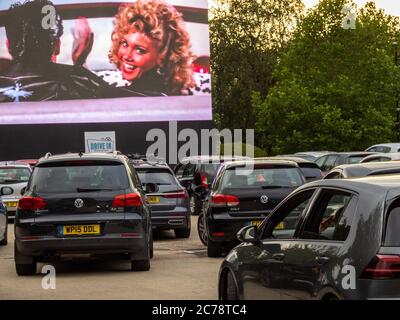 Visiteurs à la conduite de projection de Jaws au palais Alexandra dans le nord de Londres. Banque D'Images