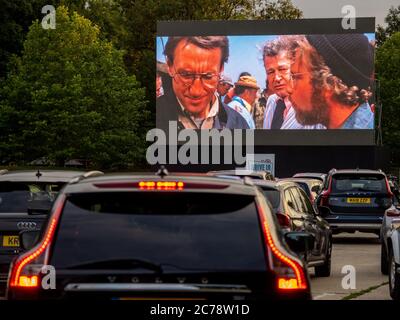 Visiteurs à la conduite de projection de Jaws au palais Alexandra dans le nord de Londres. Banque D'Images