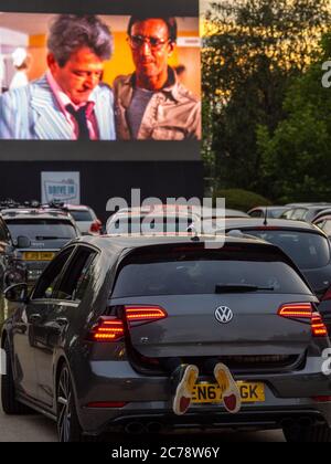 Visiteurs à la conduite de projection de Jaws au palais Alexandra dans le nord de Londres. Banque D'Images