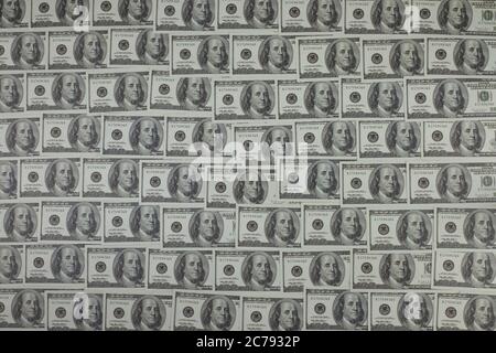 Groupe de la pile de monnaie de 100 billets de dollars US beaucoup de est disposé dans un beau Banque D'Images