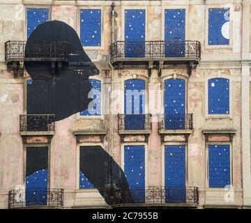 Lisbonne, Portugal-22 août 2018. Les maisons peintes abandonnées, graffiti d'art de rue (situé sur l'Avenida Fontes Pereira de Melo) Banque D'Images