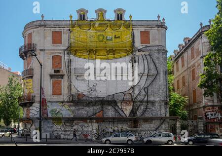 Lisbonne, Portugal-22 août 2018. Les maisons peintes abandonnées, graffiti d'art de rue (situé sur l'Avenida Fontes Pereira de Melo) Banque D'Images