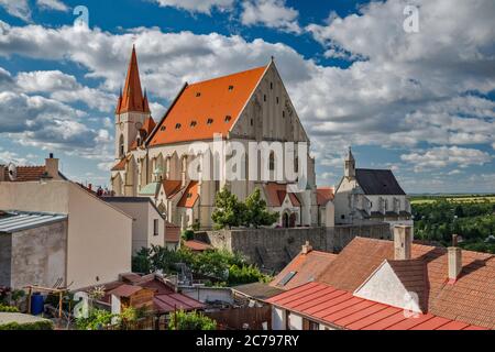 Eglise Saint-Nicolas, vue depuis la colline du château, à Znojmo, Moravie du Sud, République tchèque Banque D'Images