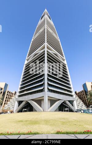 Riad, Arabie Saoudite, février 14 2020 : façade de la tour Al Faisaliah à Riyad, Arabie Saoudite. Les tours Al Faisaliah sont un hôtel de luxe et le plus distinctif Banque D'Images