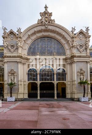 Mariánské Lázně, République tchèque / Bohême de l'Ouest - 16 juin 2020 : Mariánské Lázně - entrée principale de la colonnade de Maxim Gorky Banque D'Images