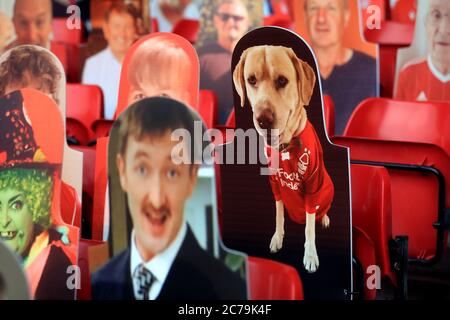 Une vue générale des fans de la forêt de Nottingham coupés en carton pendant le match de championnat de Sky Bet au City Ground, Nottingham. Banque D'Images