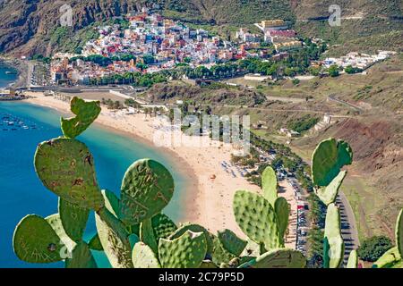 Vue sur la plage de Las Teresitas à Tenerife Banque D'Images