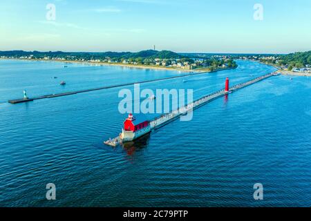 Vue aérienne des phares de Grand Haven North et South Pierhead; Grand Haven, Michigan; phares de Great Lakes; lac Michigan Banque D'Images