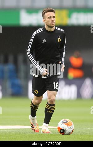 Burnley, Royaume-Uni. 15 juillet 2020. Diogo Jota de Wolverhampton Wanderers pendant l'échauffement. Match Premier League, Burnley et Wolverhampton Wanderers à Turf Moor à Burnley, Lancs, le mercredi 15 juillet 2020. Cette image ne peut être utilisée qu'à des fins éditoriales. Usage éditorial uniquement, licence requise pour un usage commercial. Aucune utilisation dans les Paris, les jeux ou les publications d'un seul club/ligue/joueur. photo par Chris Stading/Andrew Orchard sports Photography/Alamy Live News crédit: Andrew Orchard sports Photography/Alamy Live News Banque D'Images