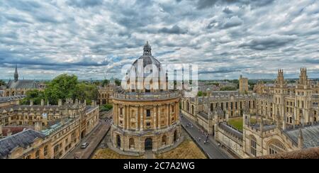 Oxford, Royaume-Uni, vue panoramique depuis le clocher de St. Mary, y compris des parties de l'université d'Oxford et de la caméra Radcliff. Banque D'Images